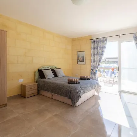 Authentic Gozitan House Sleeping Up To 21! *