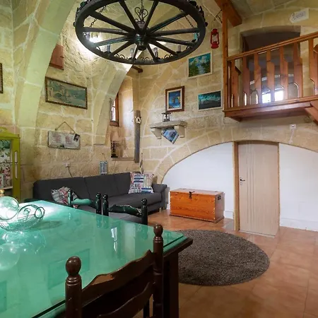 Authentic Gozitan House Sleeping Up To 21! * Xewkija