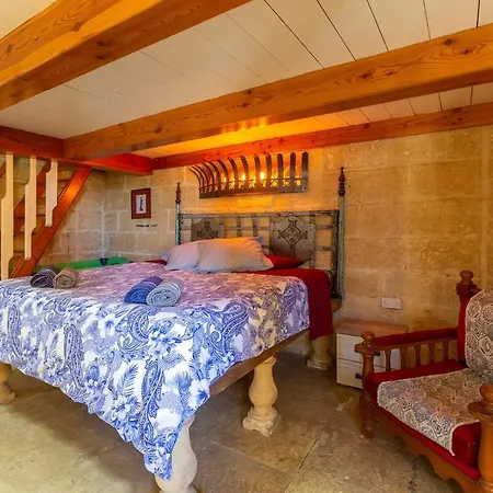 Authentic Gozitan House Sleeping Up To 21! *