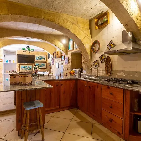 Authentic Gozitan House Sleeping Up To 21!
