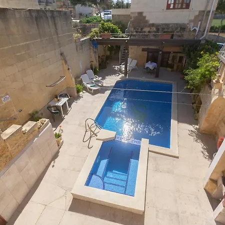 Authentic Gozitan House Sleeping Up To 21!