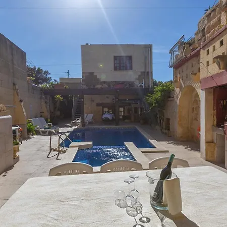 Authentic Gozitan House Sleeping Up To 21! *